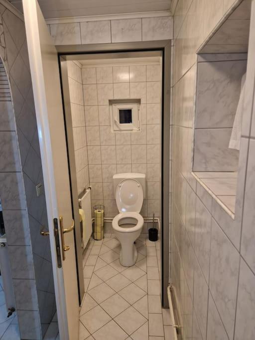 Haus Mit Garten, U Bahn Naehe, Gratis Parkplaetze Ferienhaus Wien